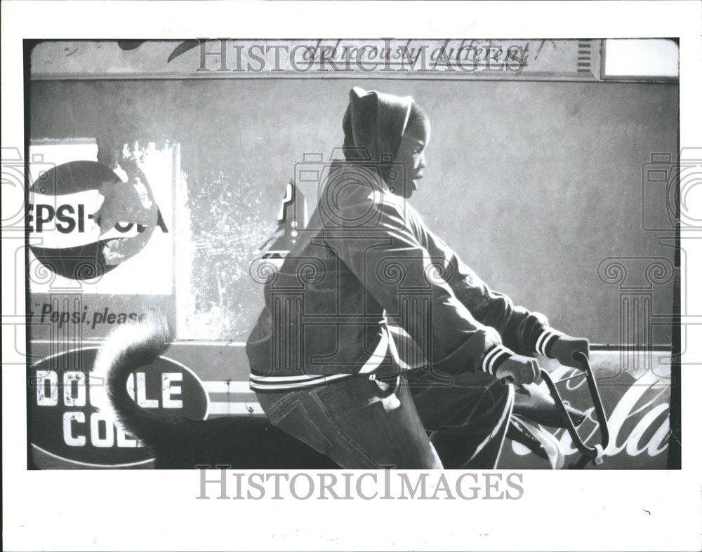 1990 Press Photo Tempera Painting Robert Tomlin - RRV71905 - Historic Images