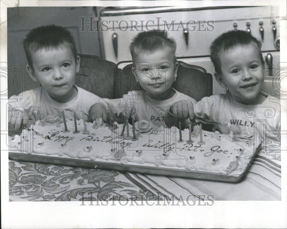 1962 Press Photo Joseph Patrick Williams Triplets Cake - RRV42395 - Historic Images