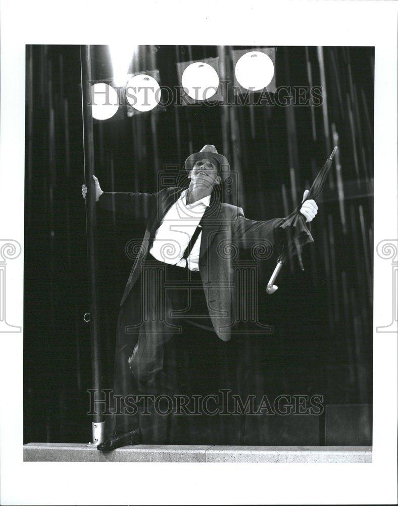 1996 Press Photo Michael Cline star Singin&#39; Rain play - RRV68919 - Historic Images