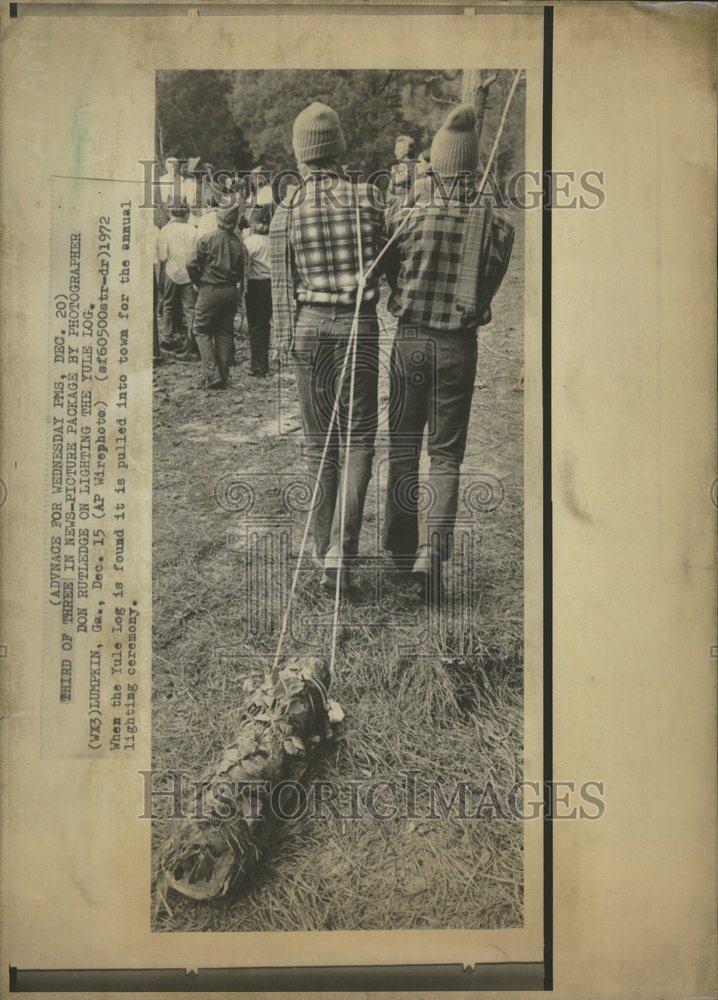 1972 Press Photo Ceremony Log Yule Town Annual - RRV60411 - Historic Images