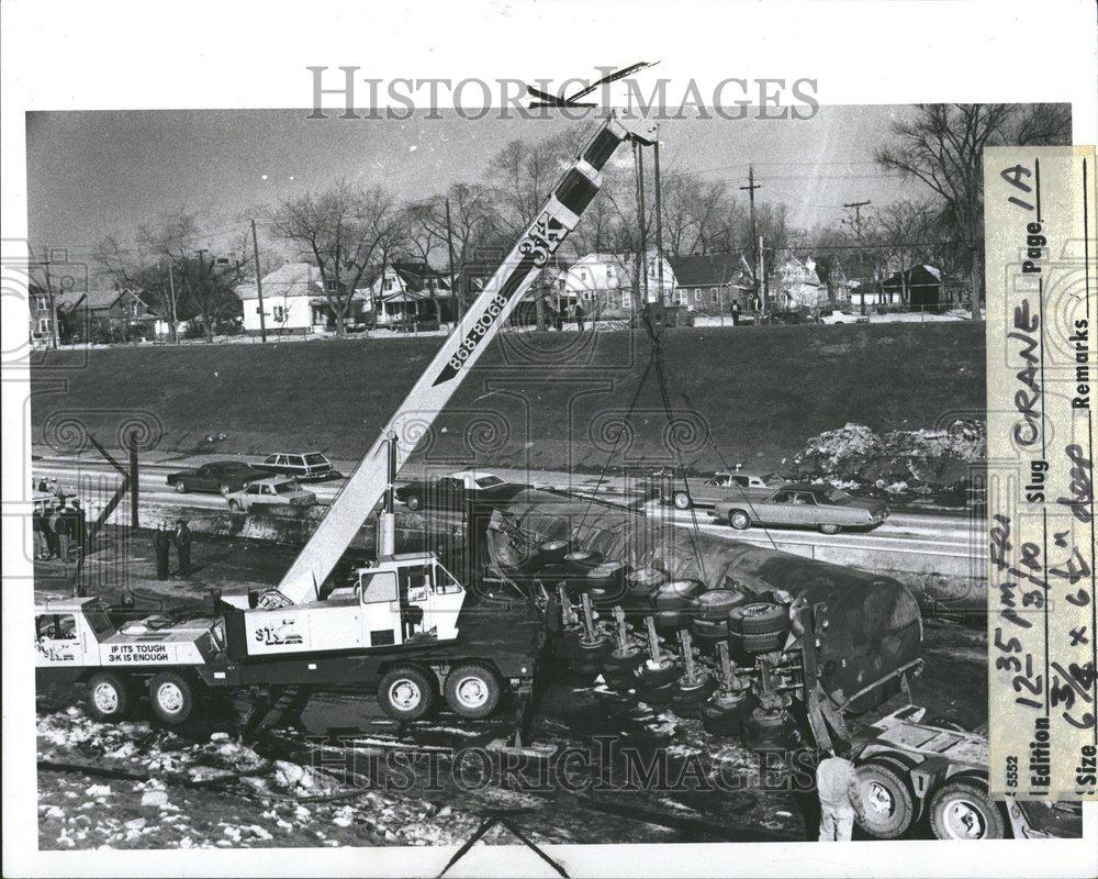 1978 Press Photo Oil Tanker Ford Freeway Accident - RRV47479 - Historic Images