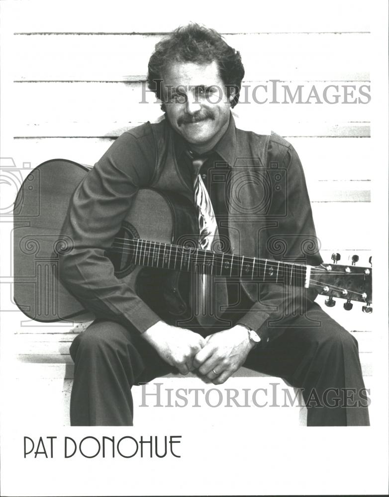 1997 Press Photo Pat Donohue fingerstyle guitarist US - RRV32601 - Historic Images