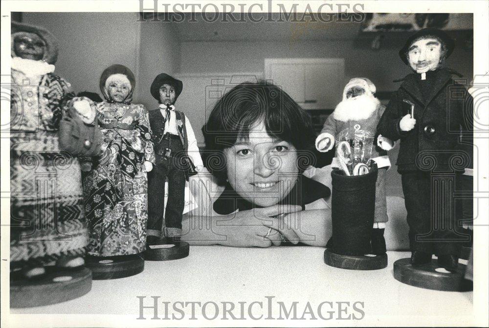 1980 Press Photo Julianna Krause Apple Dolls - RRV41315 - Historic Images