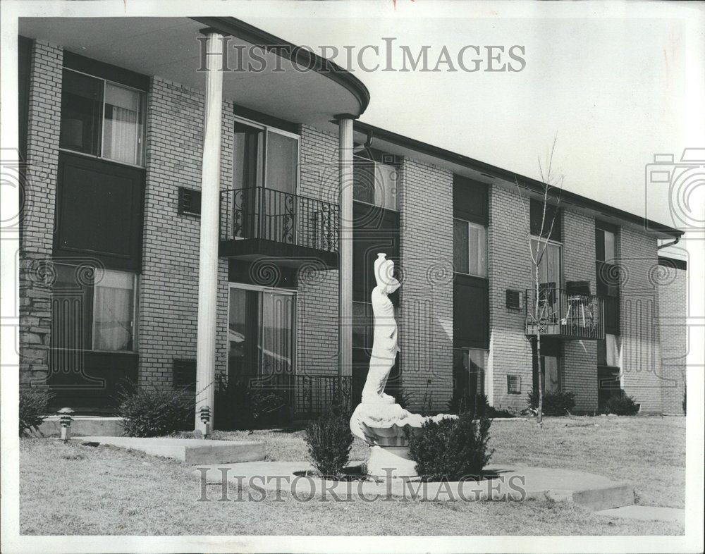 1968 Press Photo Apartment Chicago North Shore Estates - RRV57729 - Historic Images