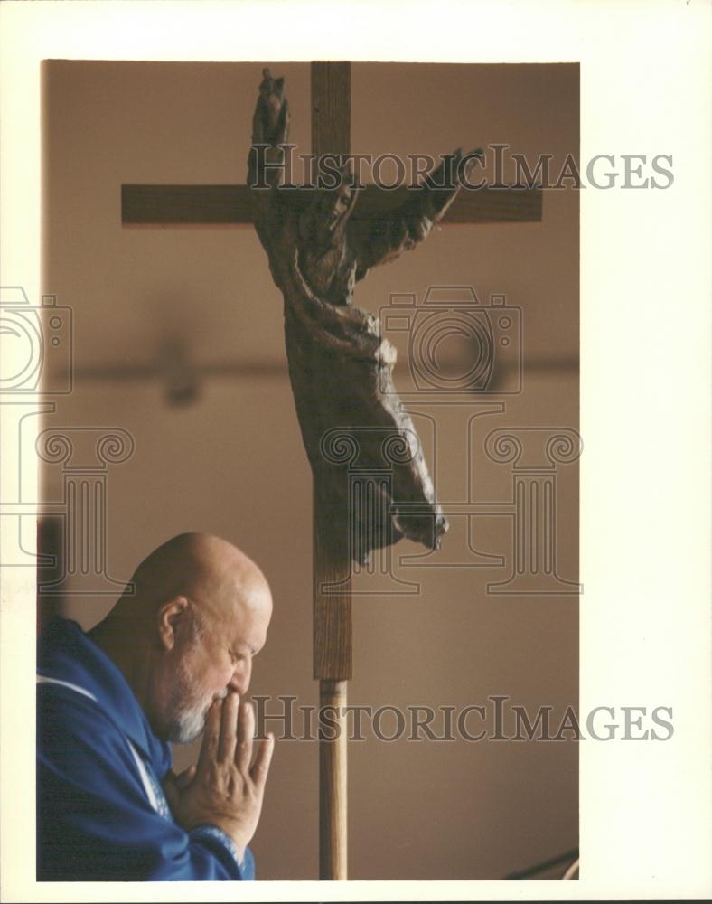 1994 Press Photo Father Jack Trese Archdiocese Detroit - RRV34473 - Historic Images