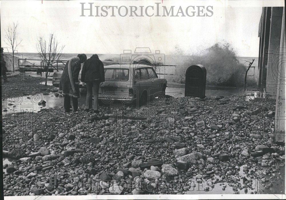 1972 Press Photo High waves boardwalk street debree - RRV67729 - Historic Images