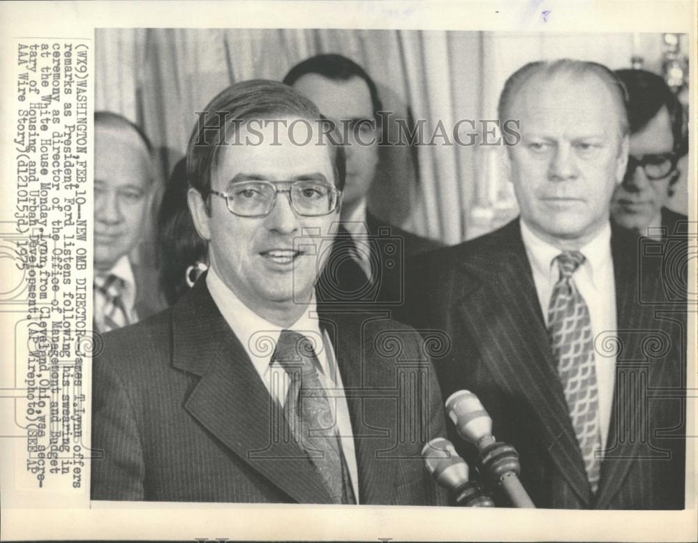 1975 Press Photo James T. Lynn President Ford Ceremony - RRV37041 - Historic Images