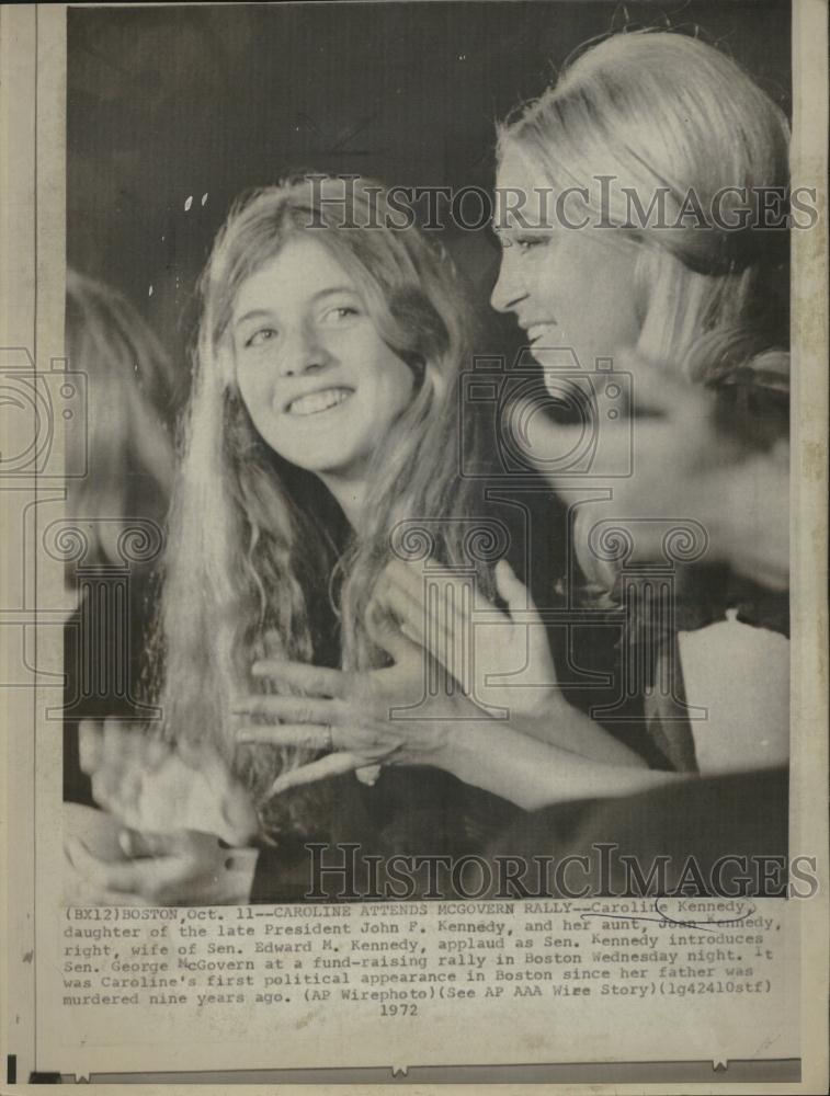 1972 Press Photo Caroline kennedy with aunt Joan - RRV15213 - Historic Images