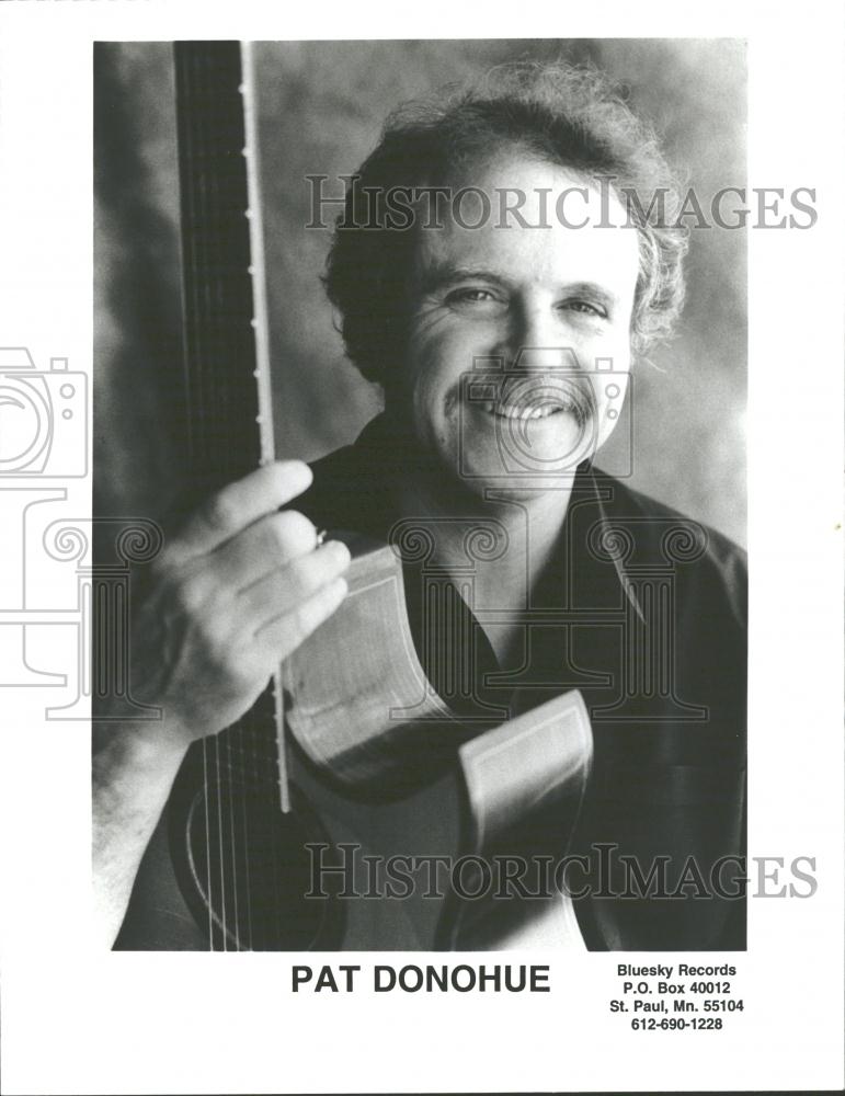 1998 Press Photo Pat Donohue American guitarist music - RRV32613 - Historic Images