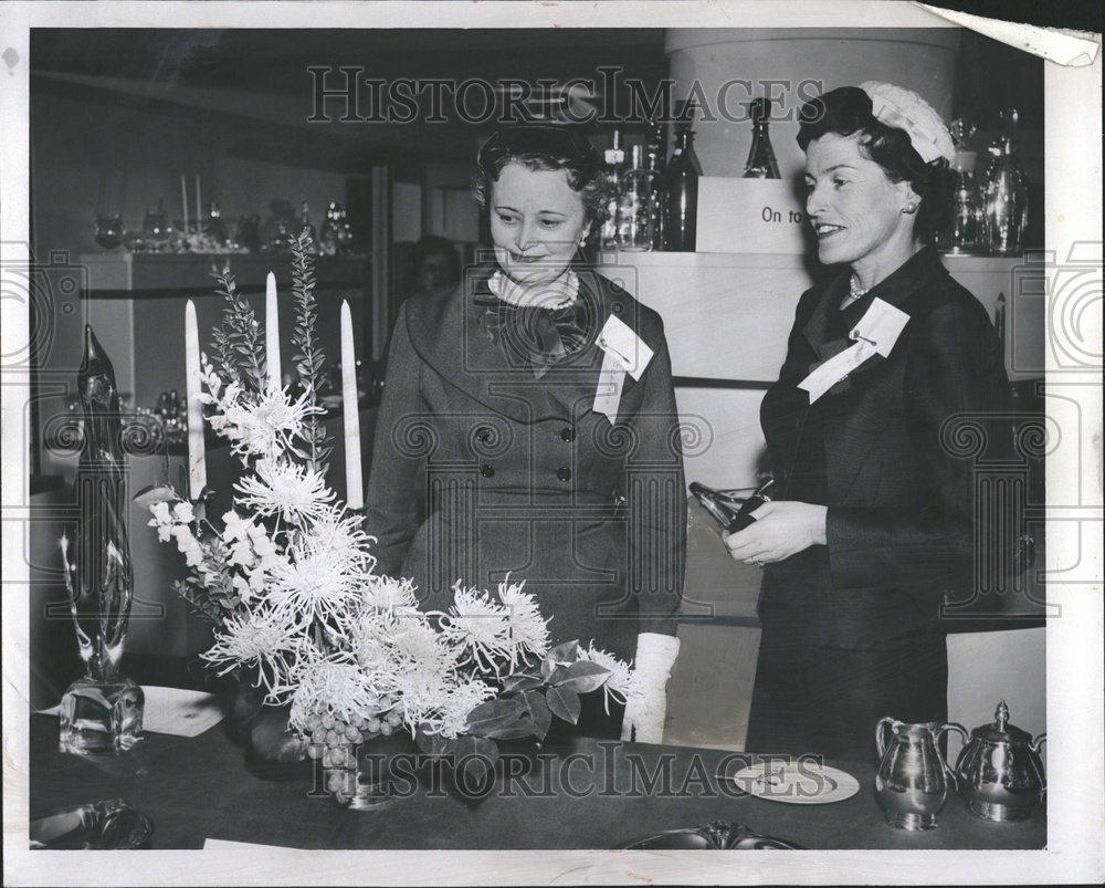 1956 Press Photo Mrs. Weckler and Mrs. Petzgold - RRV46883 - Historic Images