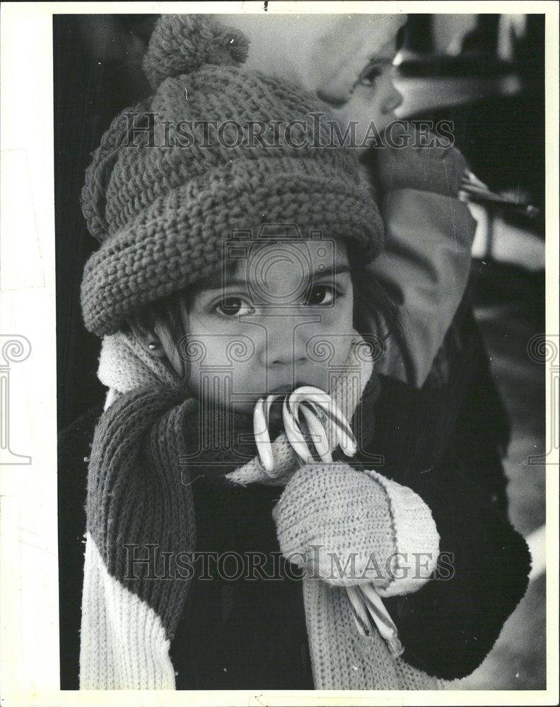 1985 Press Photo Christmas Gabriela Chablis suck candy - RRV60267 - Historic Images