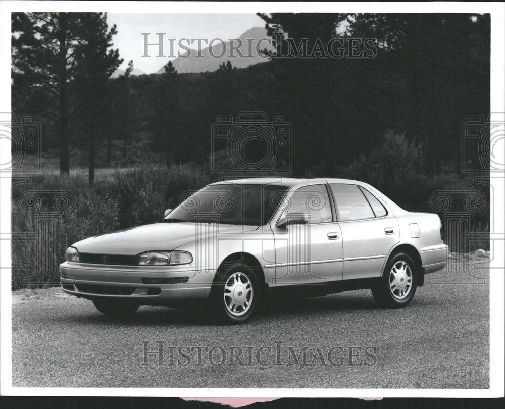 1994 Press Photo Toyota Camry Sedan Le V6 automotive - RRV54129 - Historic Images