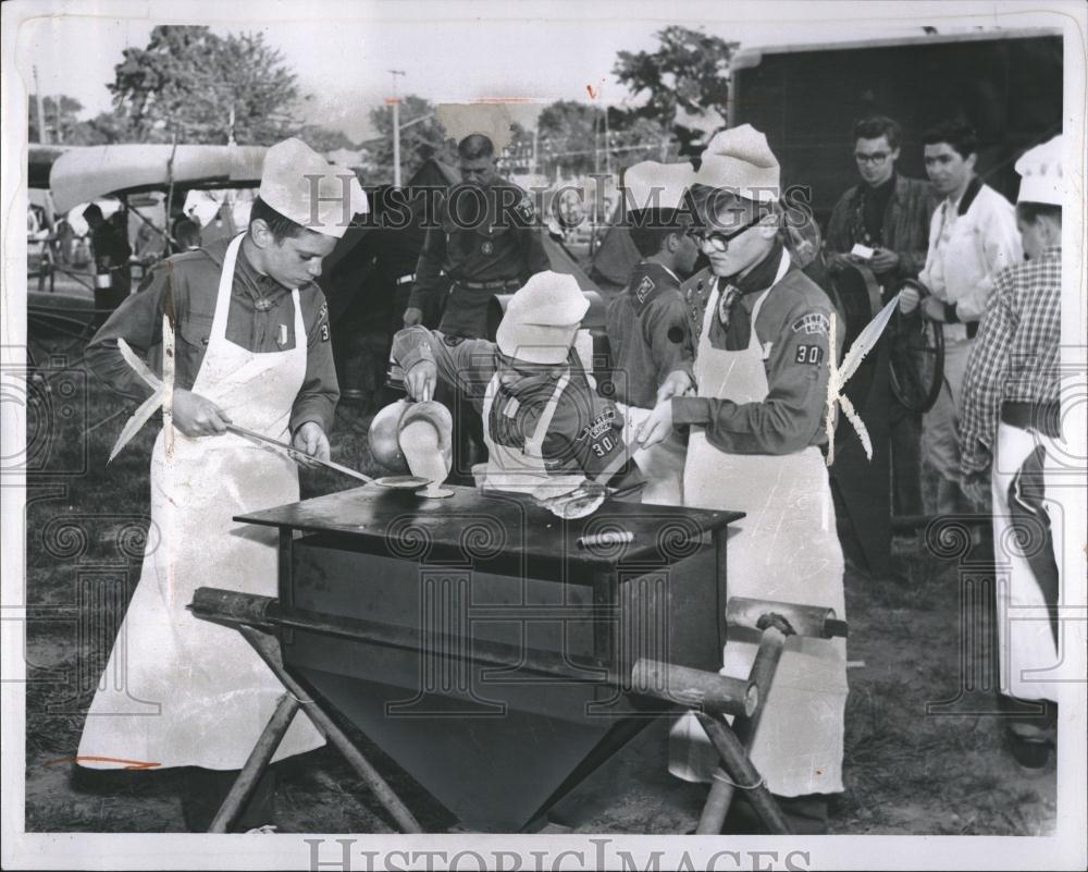 1958 Press Photo Scouts troop Lutheran church grill - RRV01539 - Historic Images