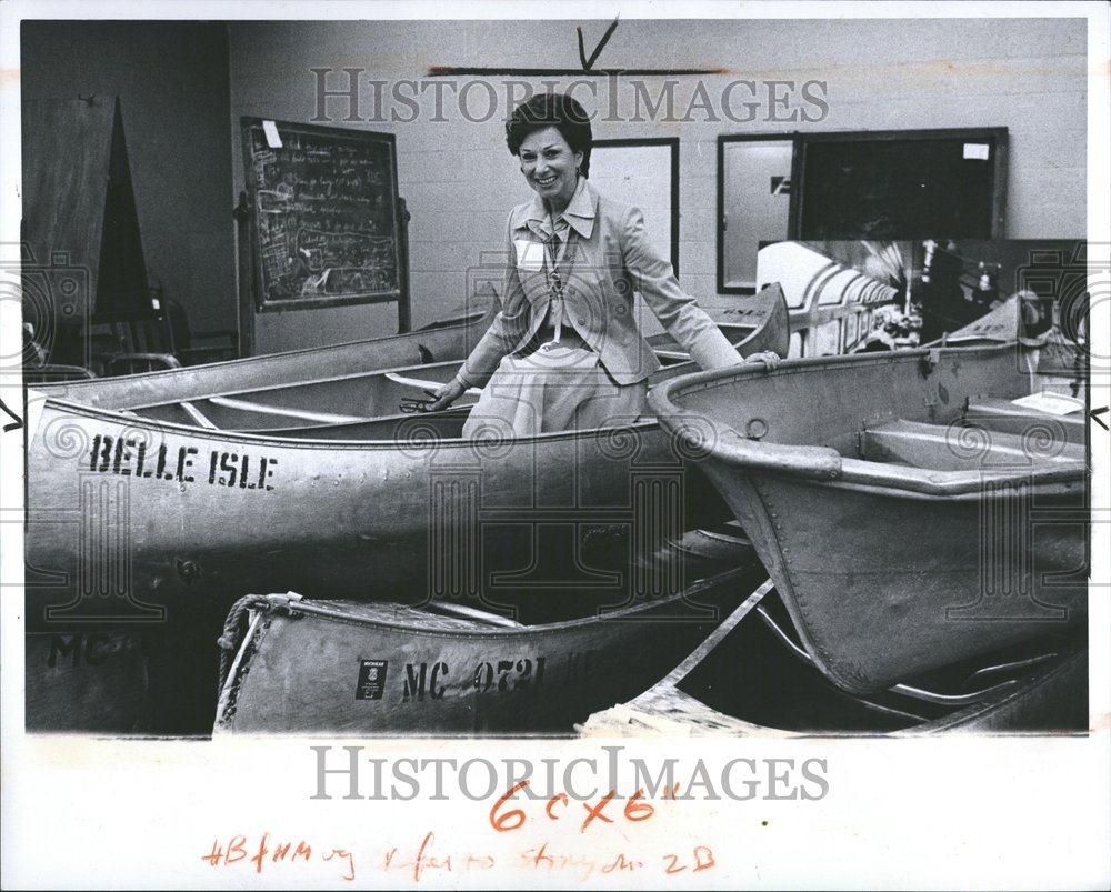 1978 Press Photo Marilyn Silver with Canoes - RRV71267 - Historic Images