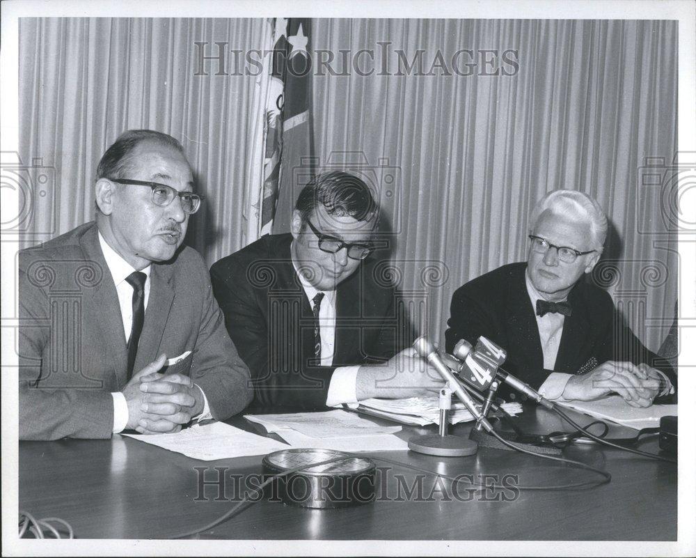 1969 Press Photo Detroit Students Safety Panel Answers - RRV71153 - Historic Images