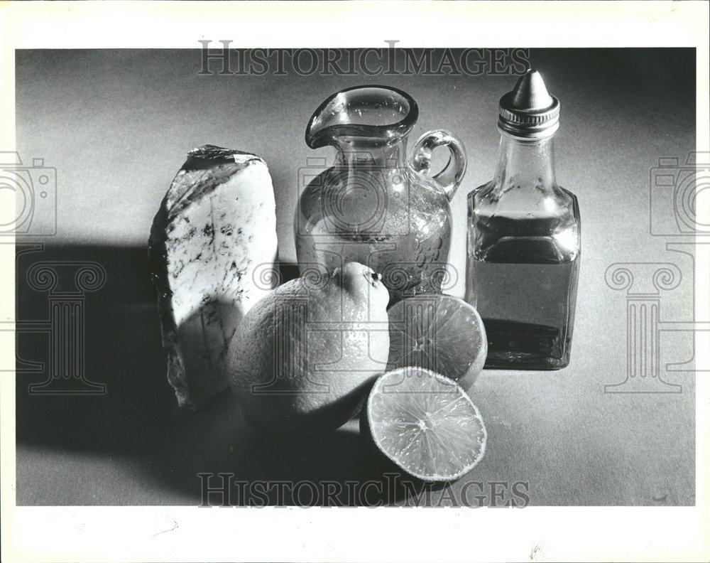 1988 Press Photo Blue cheese lemon juice vinegar oil - RRV41145 - Historic Images