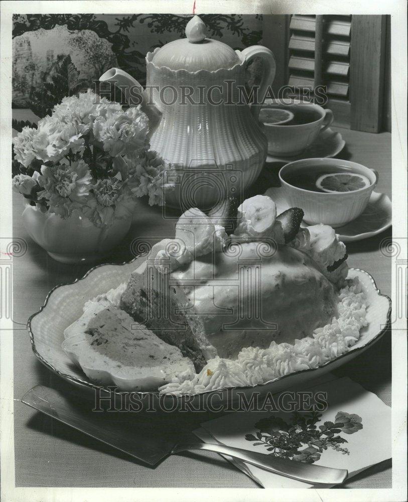 1972 Press Photo Elegant Dessert Strawberry Ice Cream - RRV63839 - Historic Images