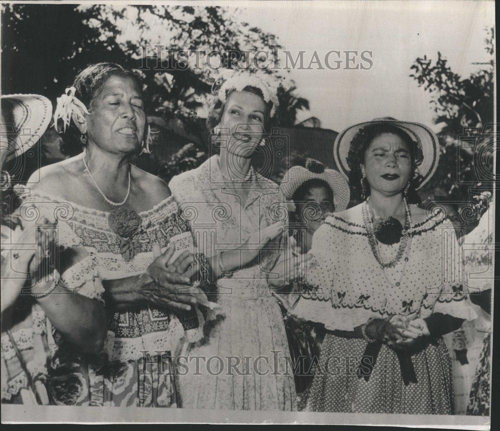 1955 Press Photo Pat Nixon Tour Leprosy Panama Canal - RRV48229 - Historic Images