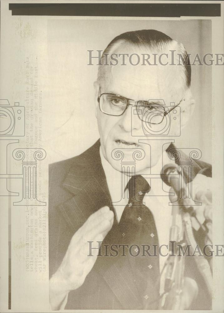 1975 Press Photo US Agriculture Secretary Earl Butz - RRV29907 - Historic Images