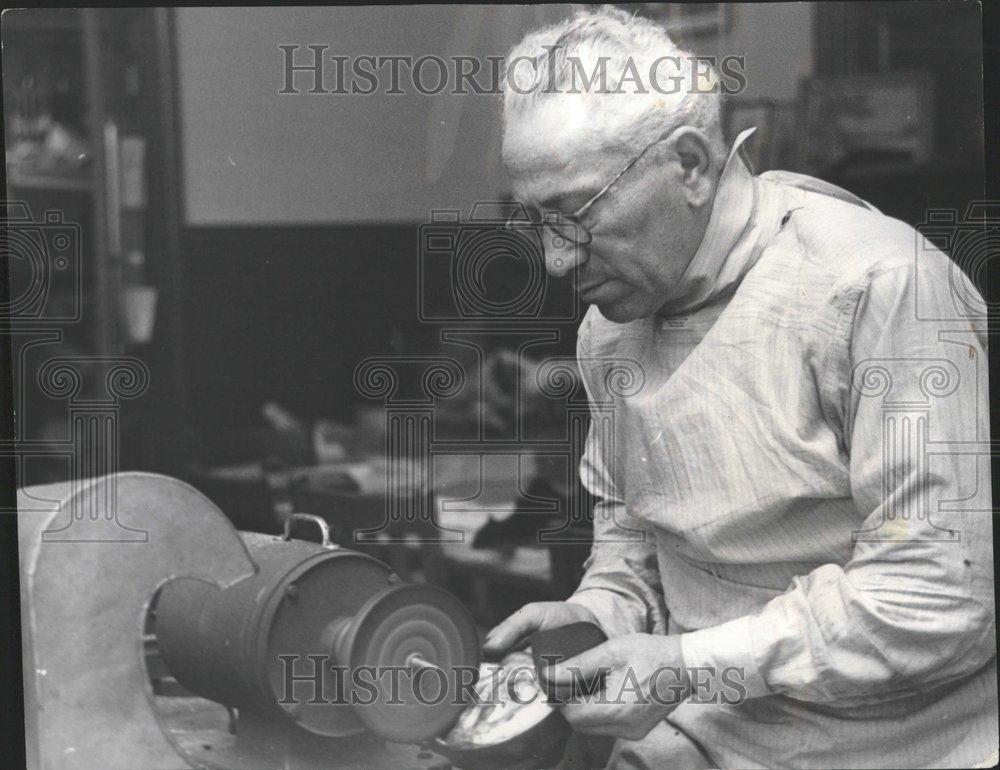 1951 Press Photo Workshop Sam Somerger Coer Materials - RRV58863 - Historic Images