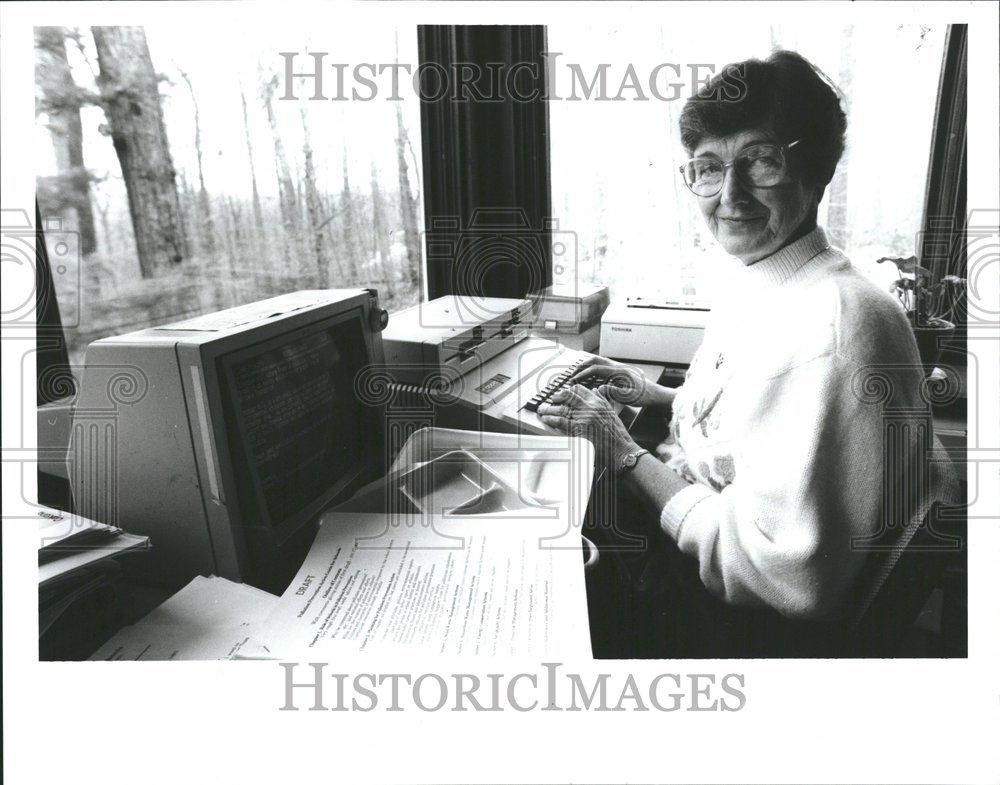 1991 Press Photo Alice Tomboulin EPA consultant - RRV71999 - Historic Images