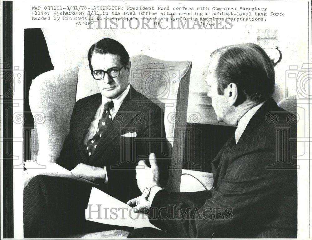 1976 Press Photo Commerce Secretary Elliot Richardson - RRV72215 - Historic Images