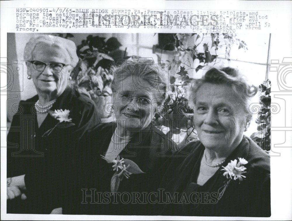 1965 Press Photo Penni Triplets Blue Bridge Summit Old - Historic Images