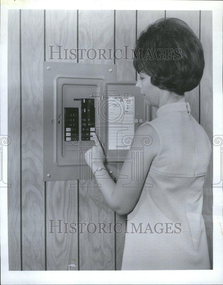 1972 Press Photo Qwik Gard Circuit Breaker Square D - RRV60417 - Historic Images