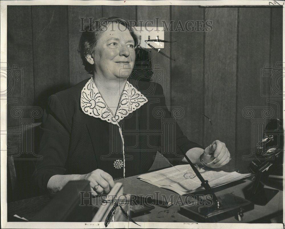 1955 Press Photo Miss Mable Woodward Western High desk - RRV72599 - Historic Images