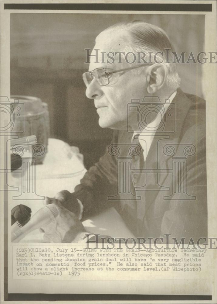 1975 Press Photo US Agriculture Secretary Earl L. Butz - RRV29927 - Historic Images