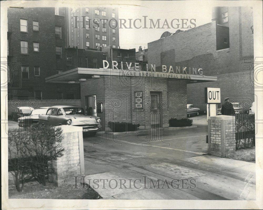 1961 Press Photo Drive Lake Shore National Bank Build - RRV67439 - Historic Images