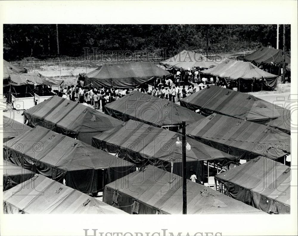 Press Photo Tent City. Ft. Walton Beach for Cuban refugees - Historic Images