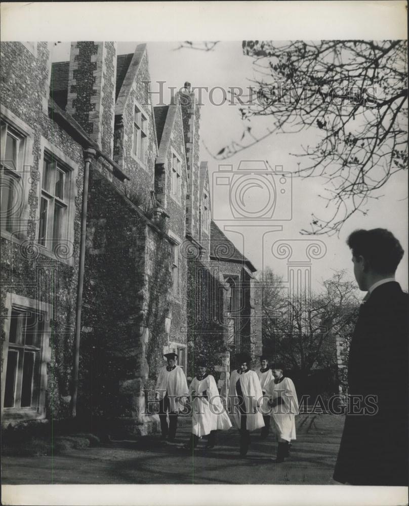 Press Photo Britain&#39;s Oldest Public School, Scholars of the King&#39;s School - Historic Images