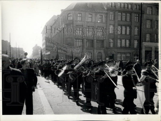 1953 Press Photo a "demonstration of the Peace-Will of the Workers", - Historic Images