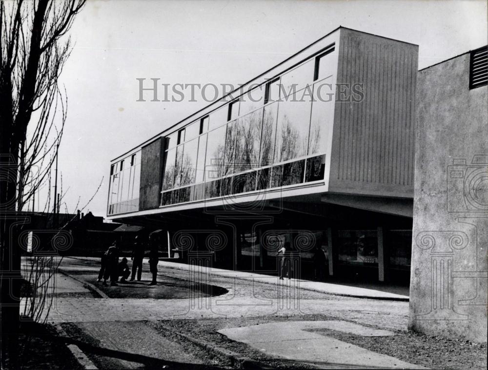 Press Photo Modern building of an industrie's representation in Munich - Historic Images