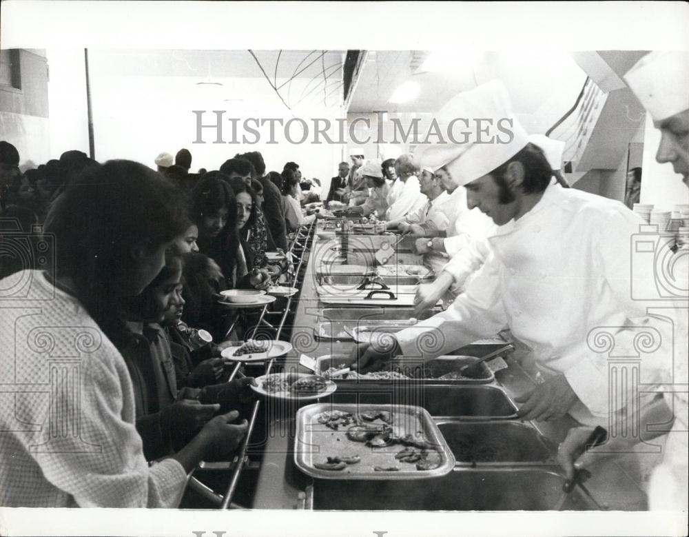 1972 Press Photo Overcrowding of Refugee Ugandan Asians at Stradishall - Historic Images