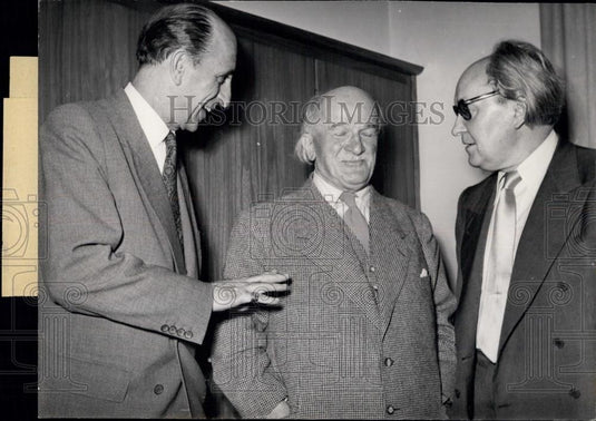 1953 Press Photo Ernst Legal ,Harry Buckwitz&Lather Muthel,East German refugees - Historic Images
