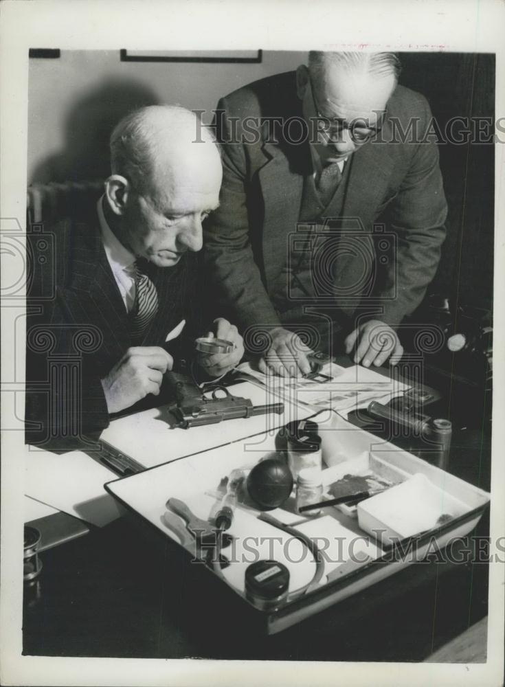 Press Photo Head of Fingerprint &amp; Photographic Dept ,Chief Super, J.Livangs - Historic Images