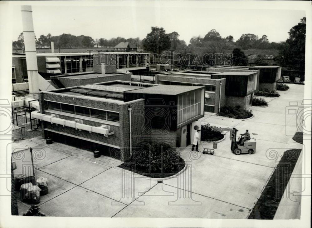 1957 Press Photo New Extension of Radio Chemical Centre at Ameraham - Historic Images