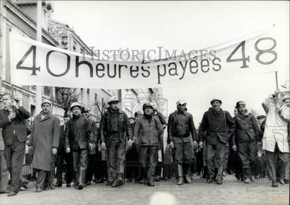 1963 Press Photo Workers Of Iron Ore Mines Participate At The &#39;March To Paris&#39; - Historic Images