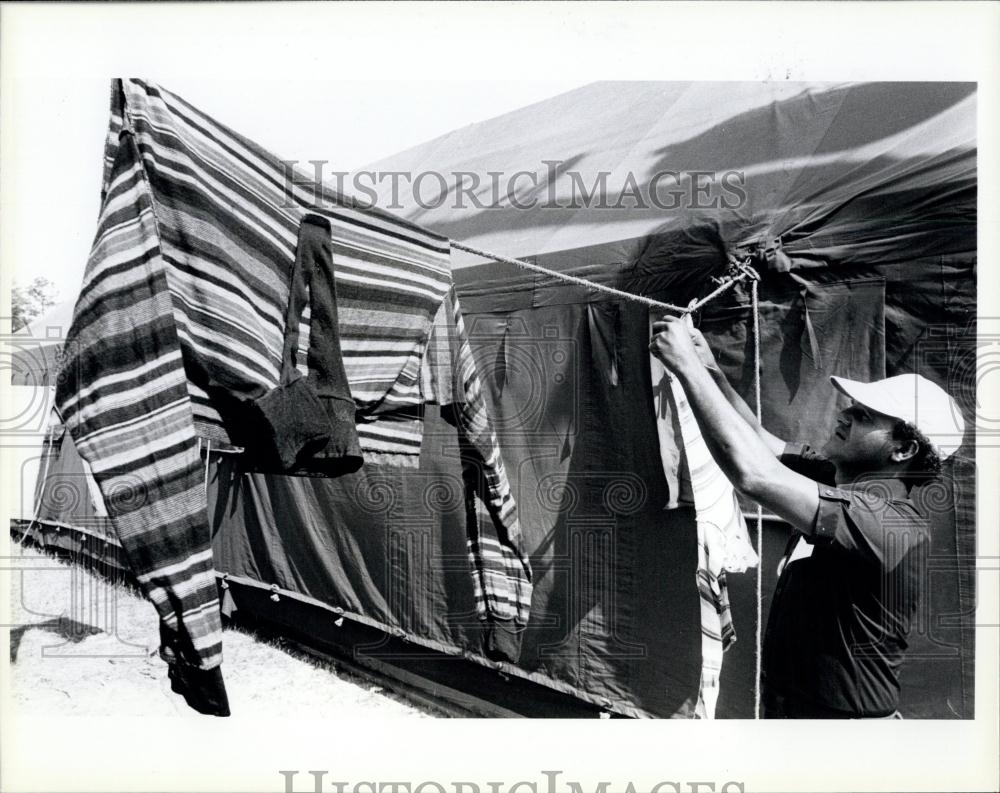 Press Photo A Cuban refugee in Florida - Historic Images