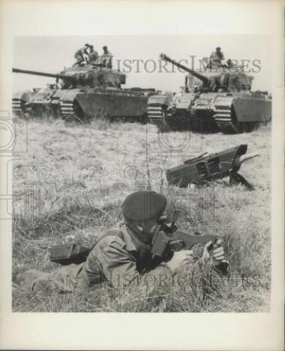 1961 Press Photo A demonstration of Vickers Vigilant, anti-tank guided missile - Historic Images
