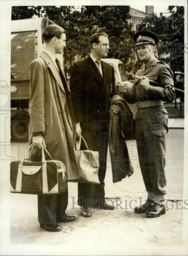 1956 Press Photo Life Guards recalled from leave for operation Suez - Historic Images