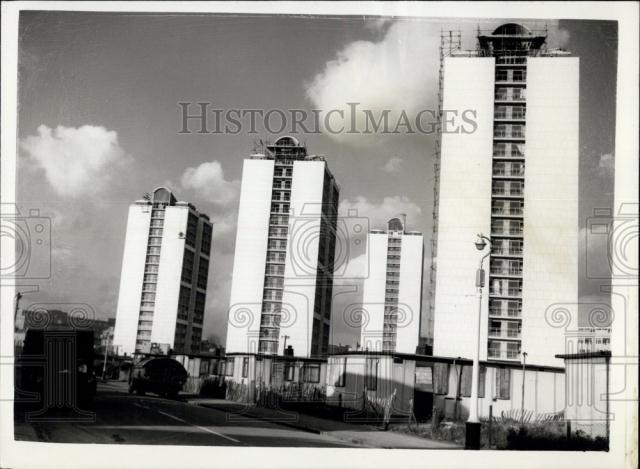 1959 Press Photo Tenants To Move Into New London Flats - Historic Images