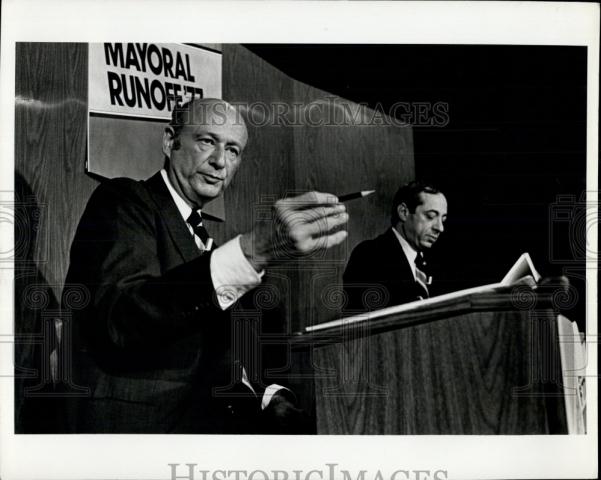 1977 Press Photo Edward I. Koch debate with Mario M. Cuomo ,for mayor of NY - Historic Images