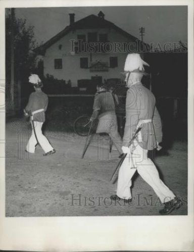 Press Photo Pirate raid re-enactment - Historic Images