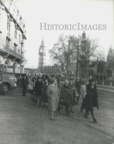 Press Photo People Marching in london - Historic Images