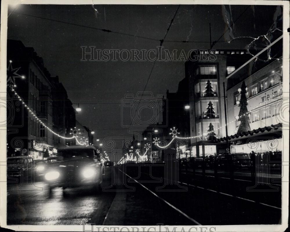 1954 Press Photo Christmas Illuminations In The Streets Of Berlin - Historic Images