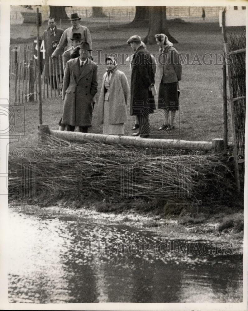 1957 Press Photo Royal Family Watch The Horse Trials At Badminton - Historic Images