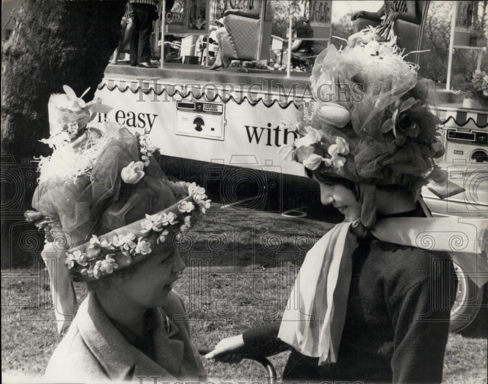 1966 Press Photo London&#39;s Easter Parade in Battersea Park - Historic Images